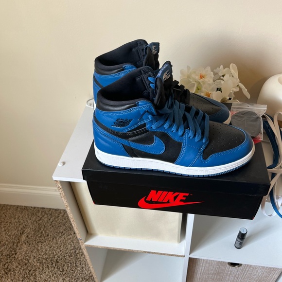 Air Jordan 1 Retro High OG Dark Marina Blue. Youth size 7 - Picture 5 of 5
